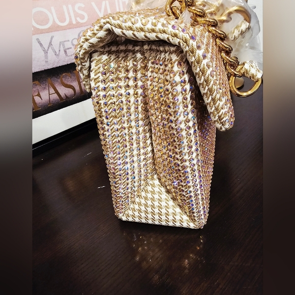 Kurt Geiger London Brixton Lock Shoulder Bag. - Picture 4 of 9